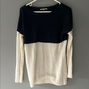GAP Women's Black and Cream Color Block Sweater